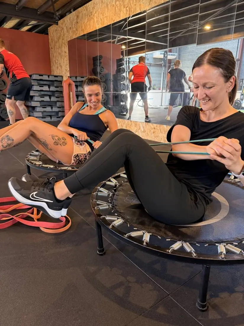 Le studio côté vie : fous rires pendant la séance chez EVERYBODYFIT